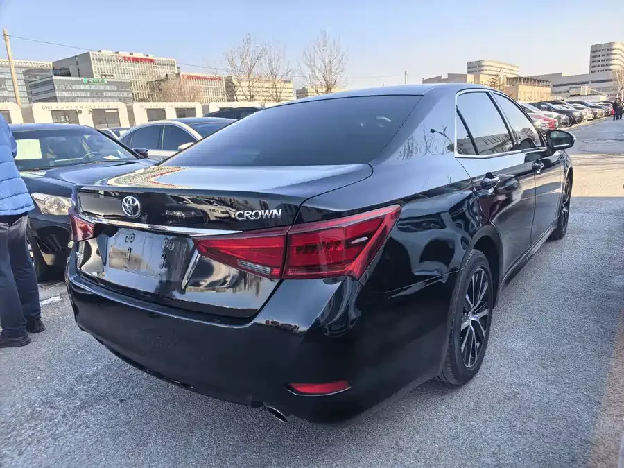 Toyota crown