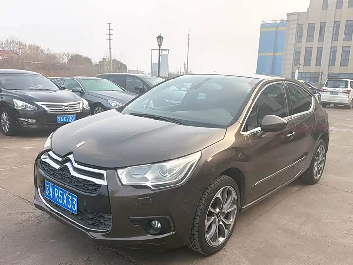 DS 4