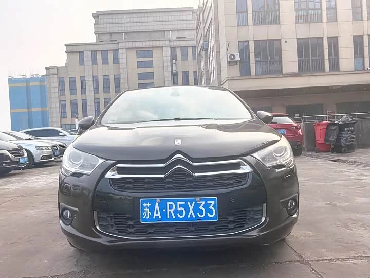 DS 4