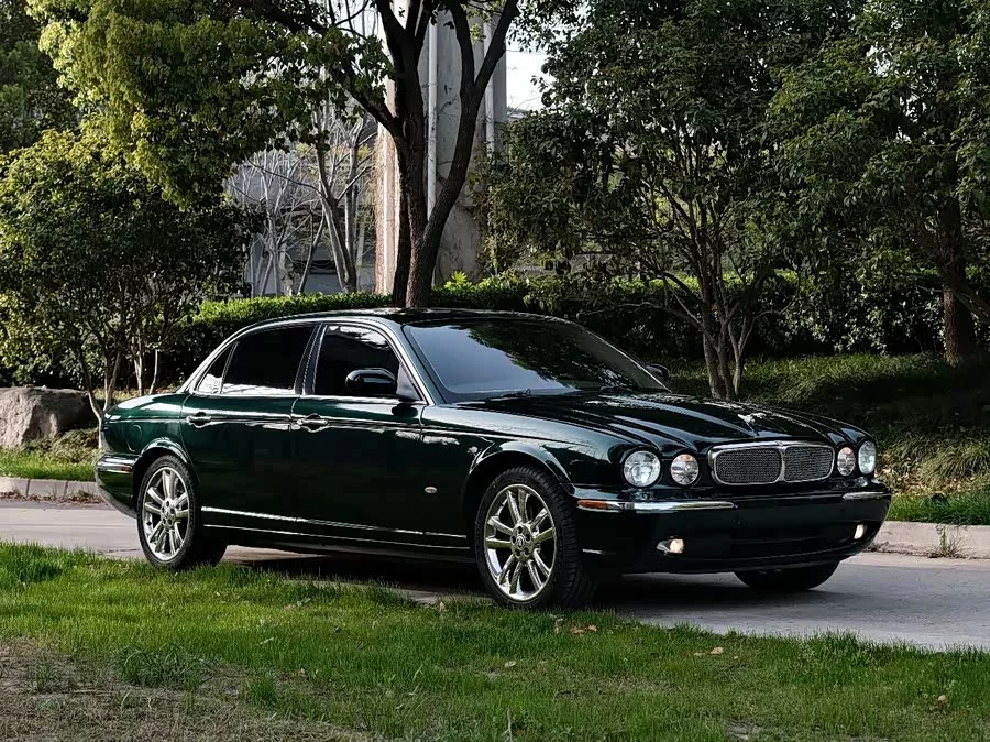 Jaguar XJ