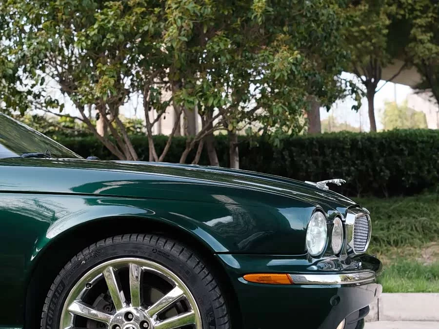 Jaguar XJ