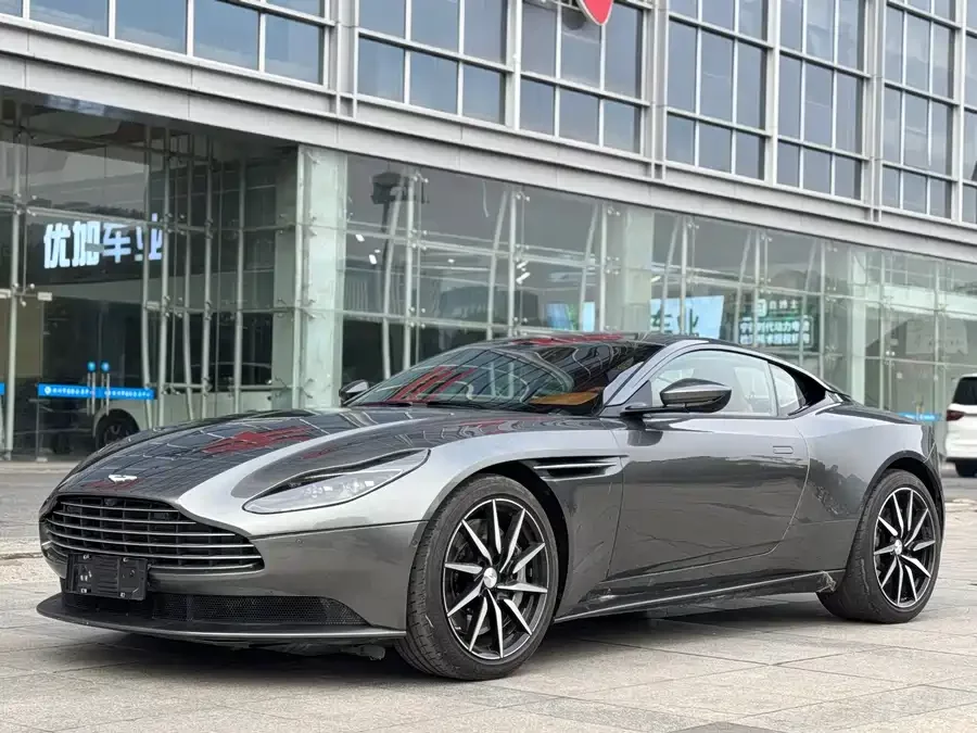 Aston Martin DB11