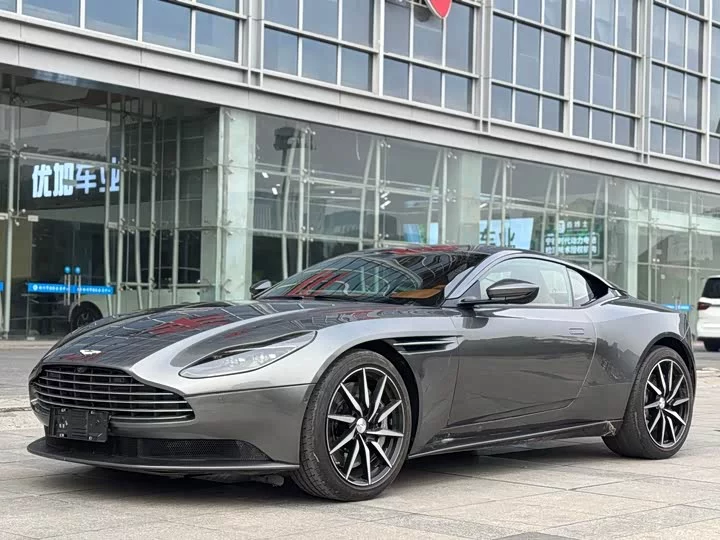 Aston Martin DB11