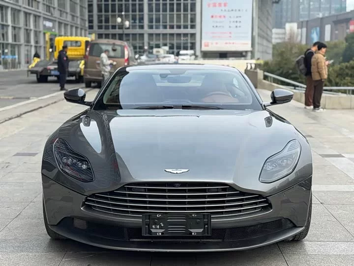 Aston Martin DB11