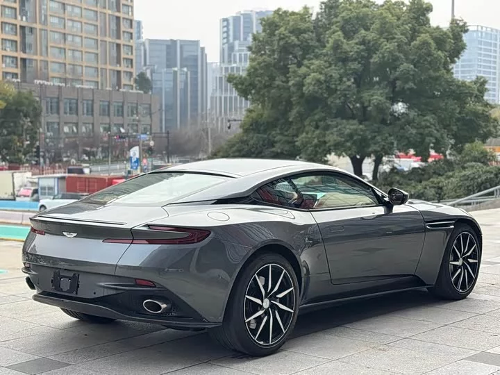 Aston Martin DB11