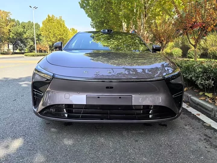 Exeed ES