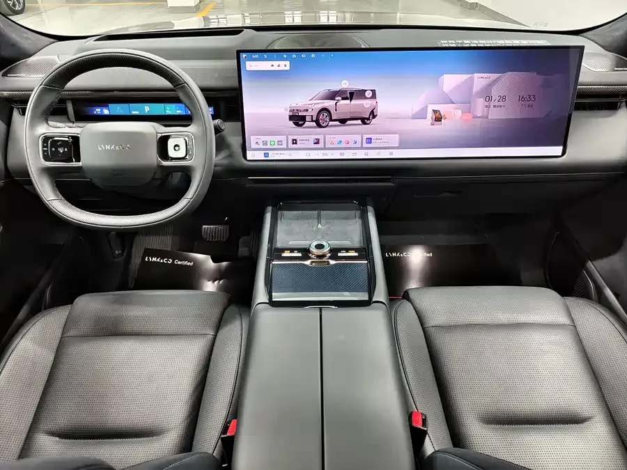 Lynk & Co 900