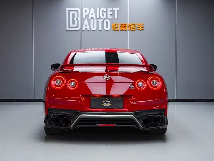 Nissan GT-R