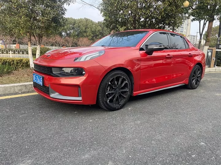 Lynk & Co 03