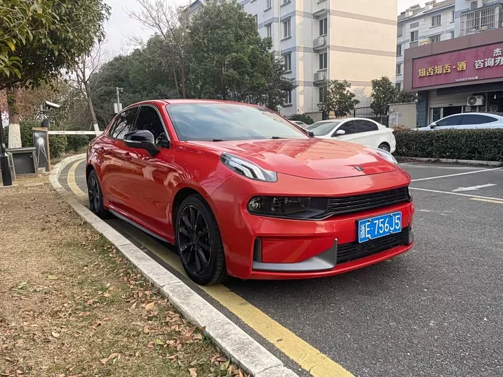 Lynk & Co 03