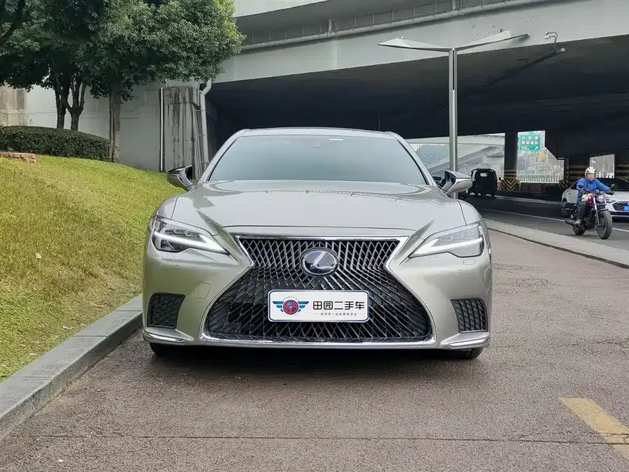 Lexus LS