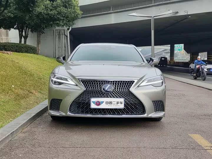 Lexus LS