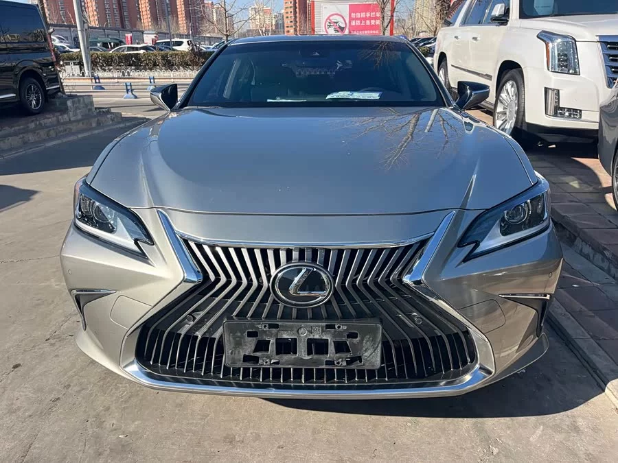 Lexus ES