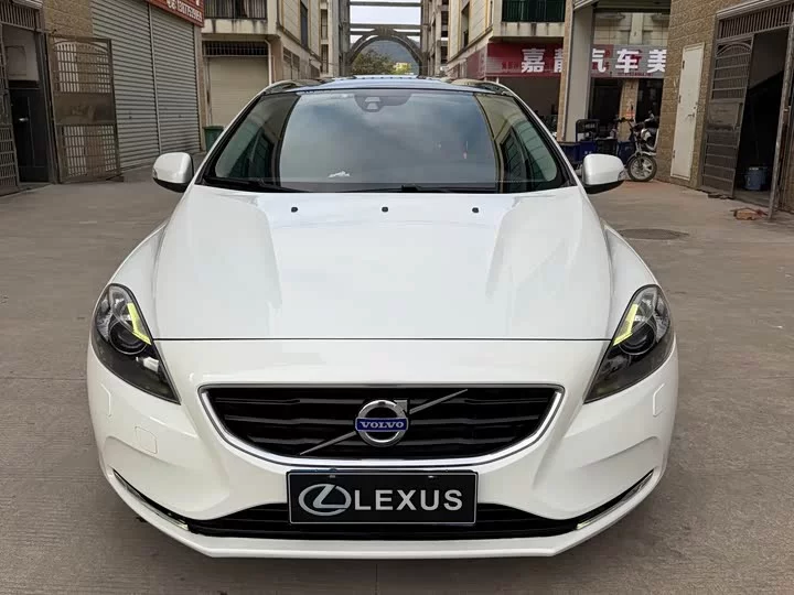 Volvo V40