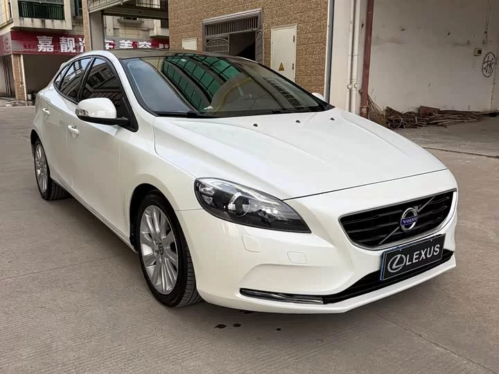 Volvo V40