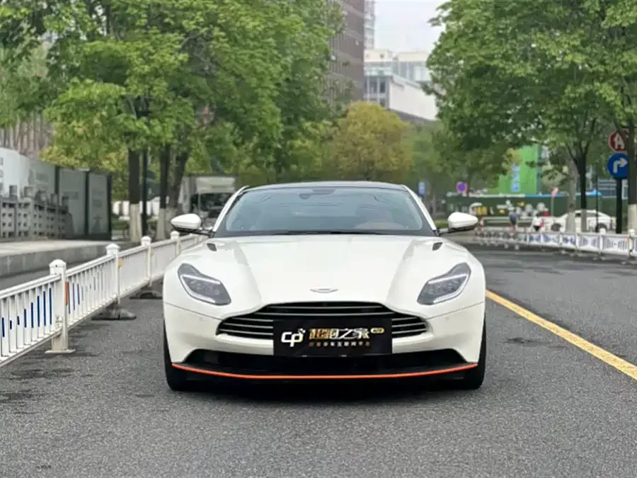 Aston Martin DB11