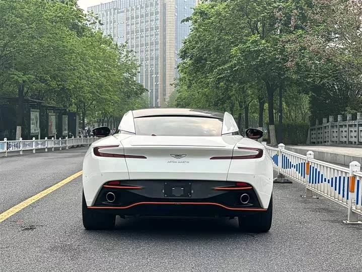 Aston Martin DB11