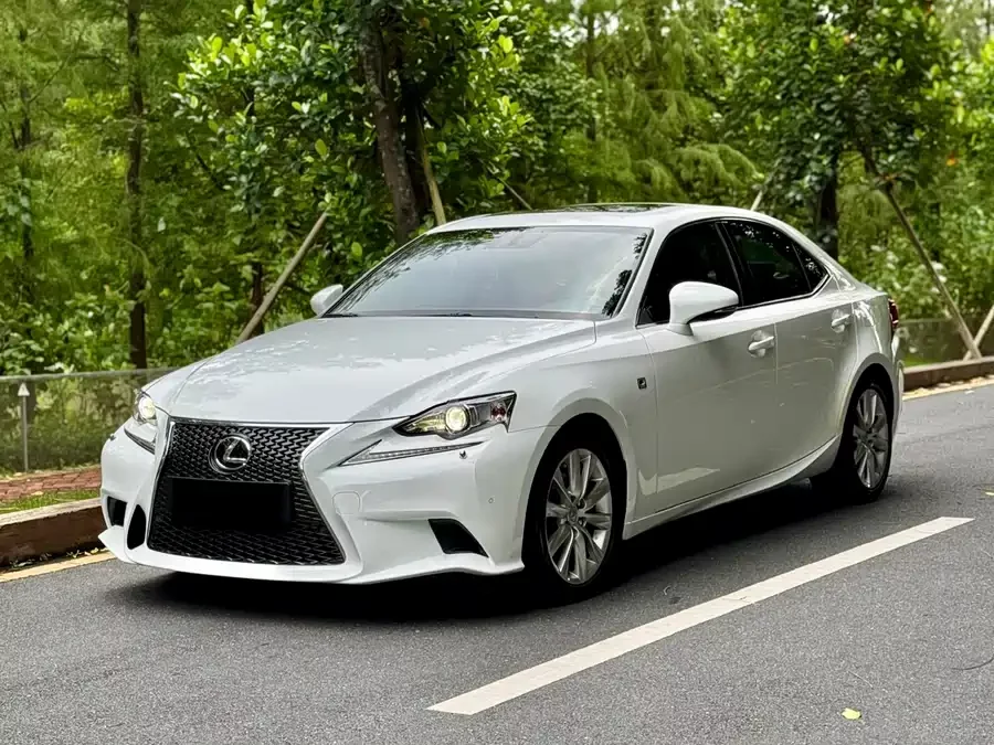 Lexus IS