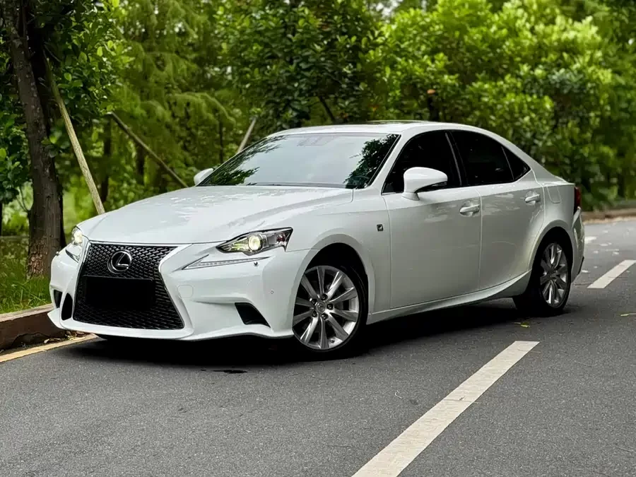 Lexus IS