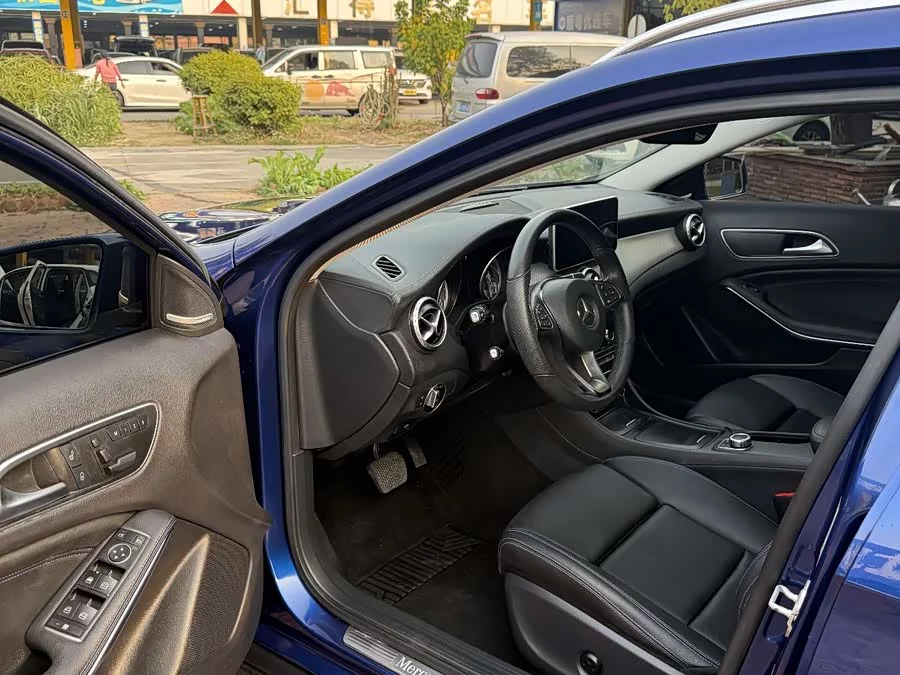 Mercedes Benz GLA