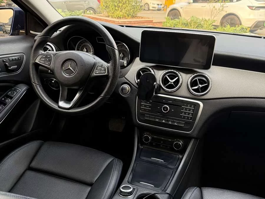 Mercedes Benz GLA