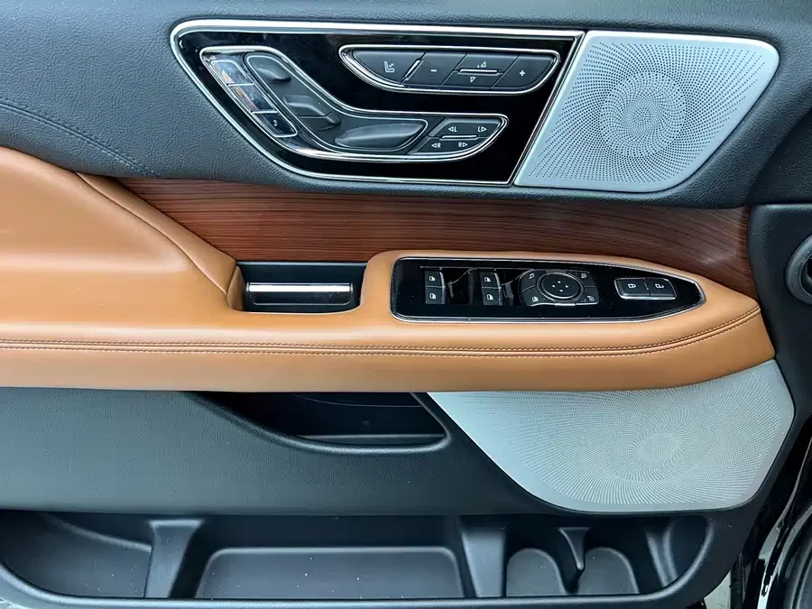 Lincoln Navigator
