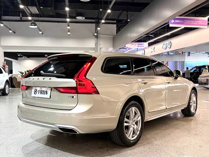 Volvo V90
