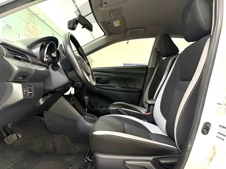 Toyota YARiS L