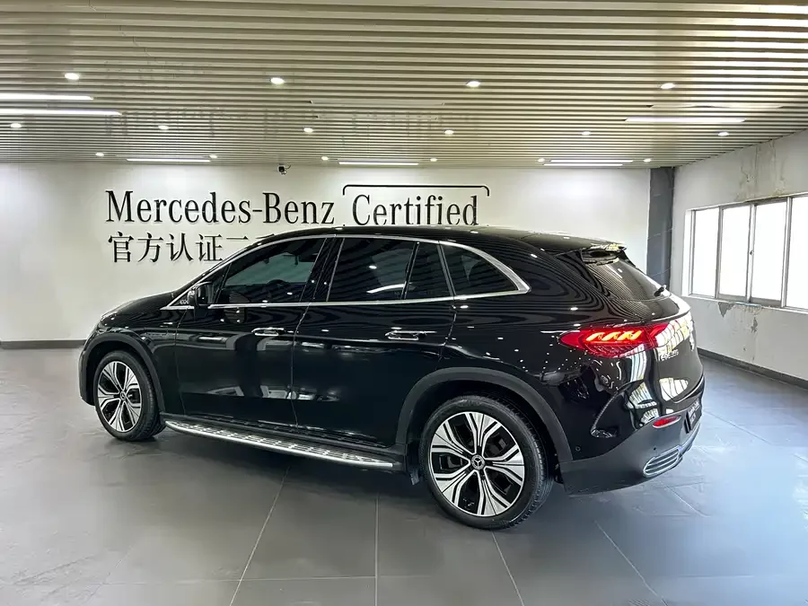 Mercedes Benz EQE SUV