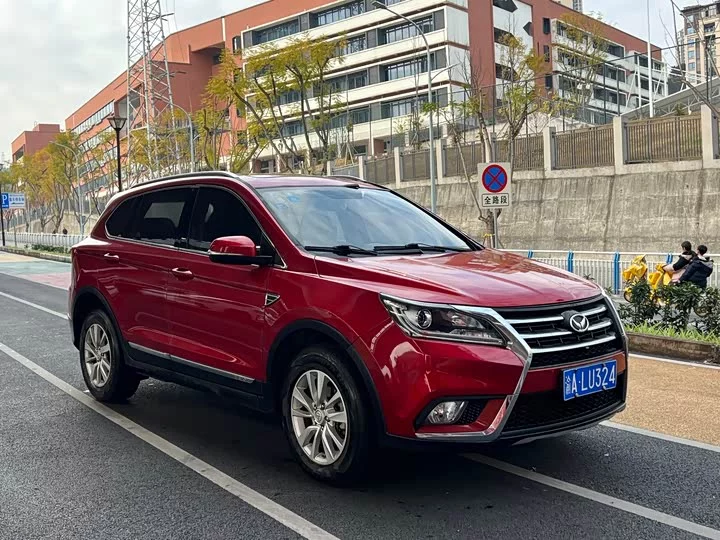 BAIC S6