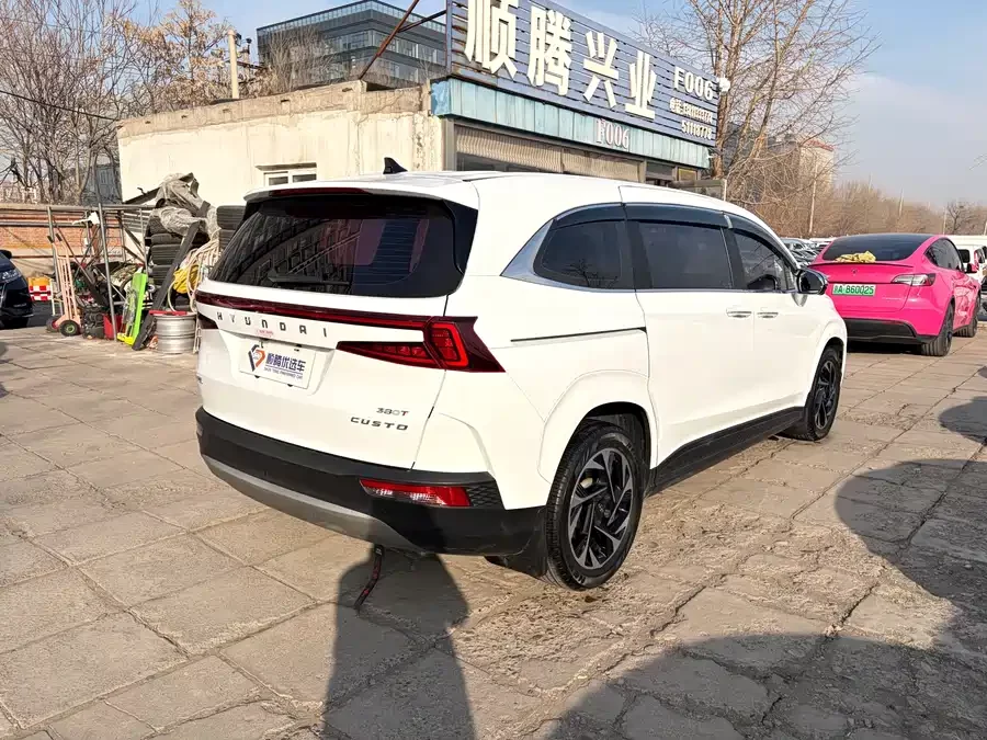 Hyundai Custo