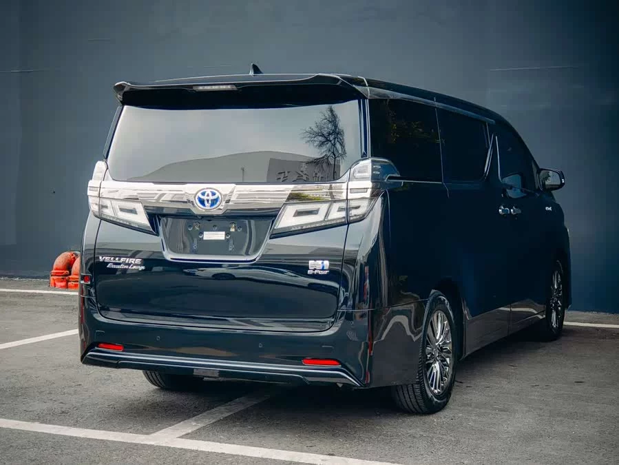 Toyota Crown Vellfire