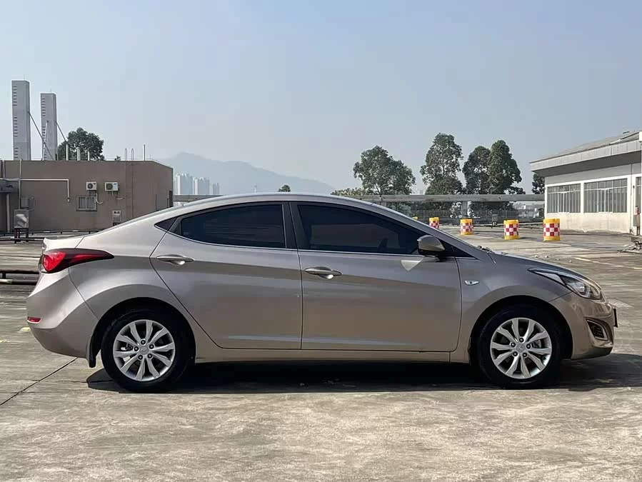 Hyundai Elantra