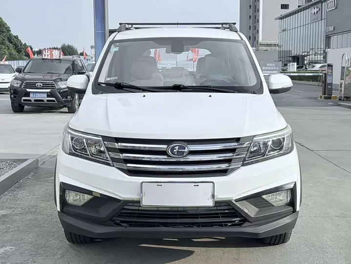 BAIC M70