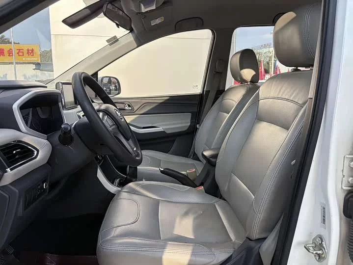 BAIC M70