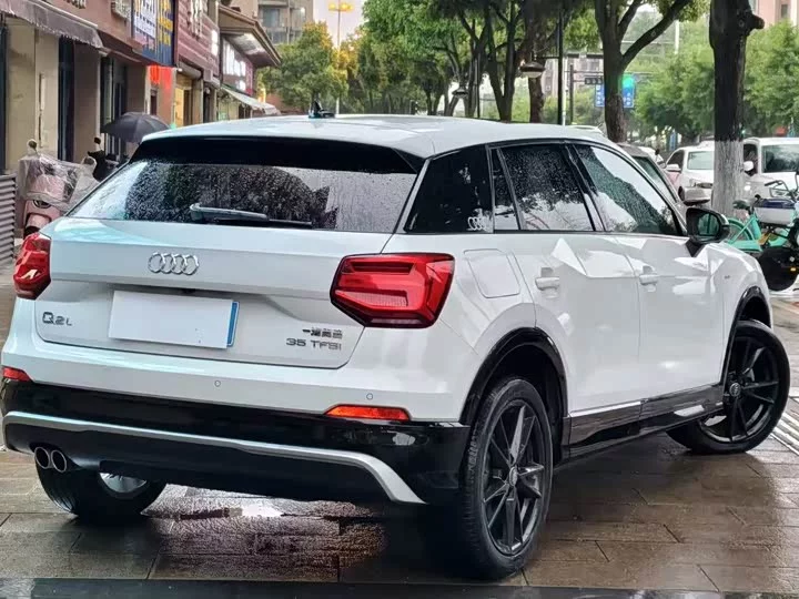 Audi Q2L