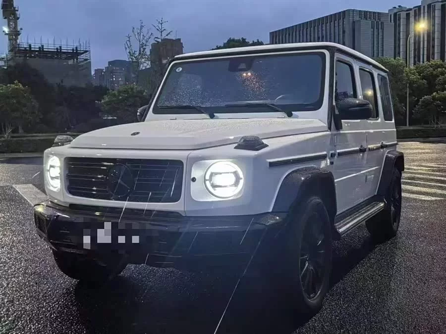 Mercedes Benz G-rated
