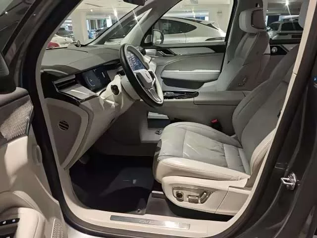 Volvo EM90