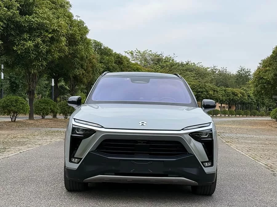 NIO ES8