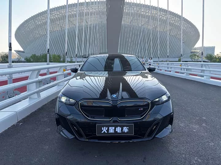BMW i5 M60