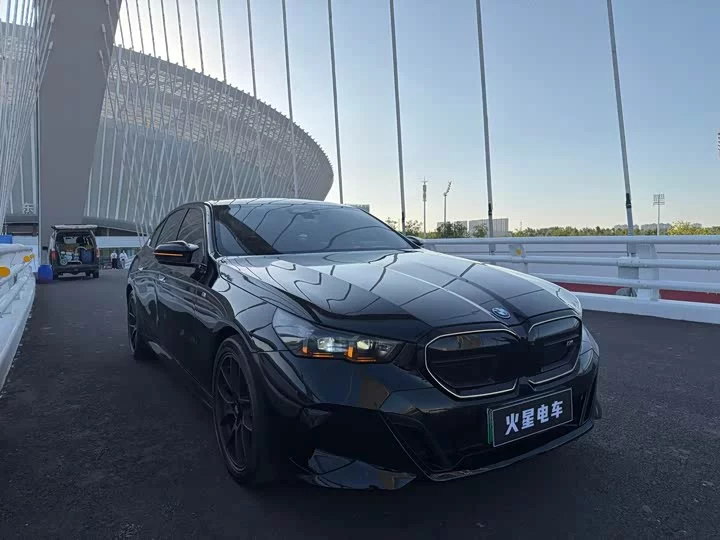 BMW i5 M60