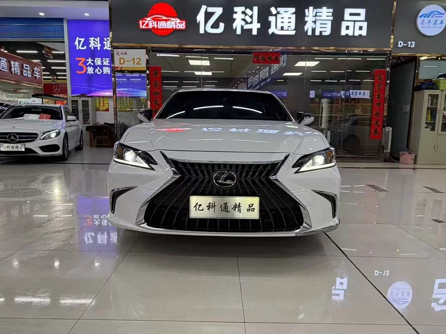 Lexus ES