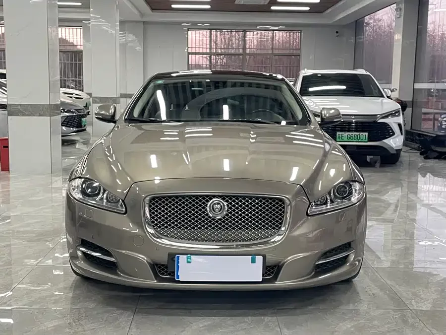 Jaguar XJ