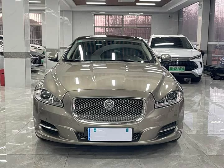 Jaguar XJ