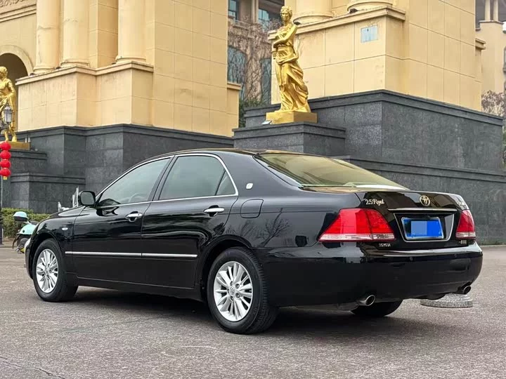 Toyota crown
