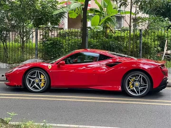 ferrari F8