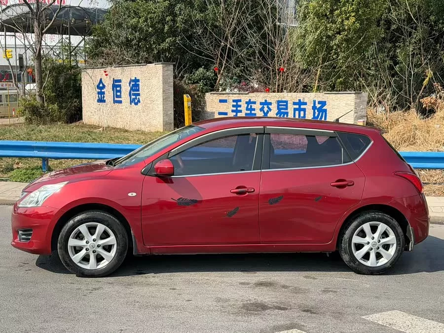 Nissan Tiida
