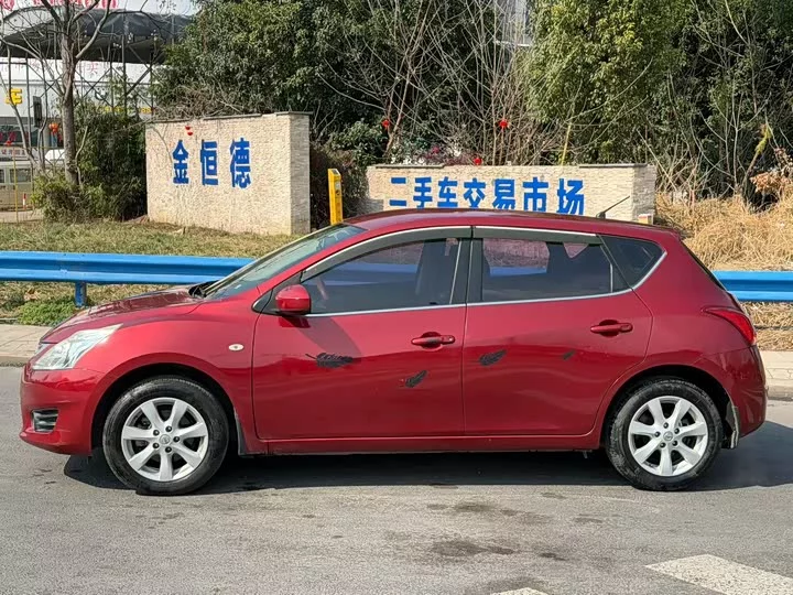 Nissan Tiida