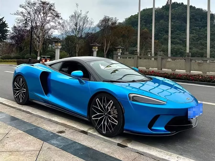 McLaren GT