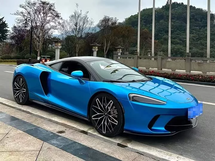 McLaren GT